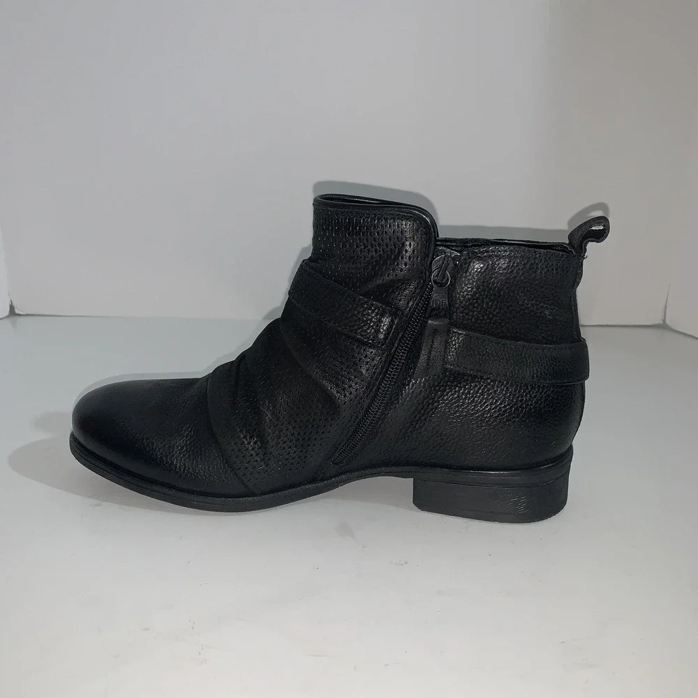 Miz Mooz Boots Womens Size 8.5 Black Leather Suzy Ankle Zip Buckle Booties EU 39